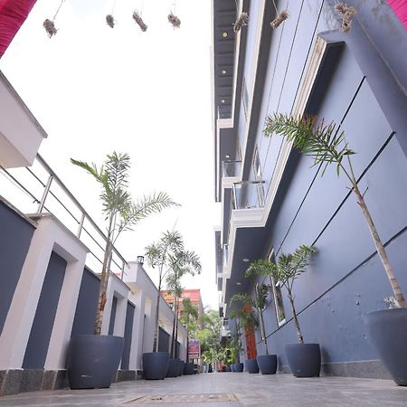 Hotel Wedlock Near Artemis Hospital Gurgaon Exterior photo