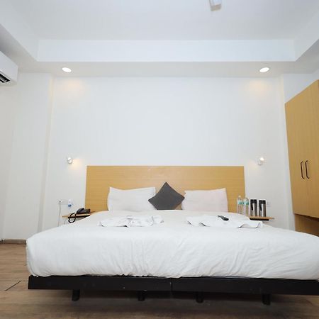 Hotel Wedlock Near Artemis Hospital Gurgaon Exterior photo