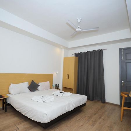 Hotel Wedlock Near Artemis Hospital Gurgaon Exterior photo