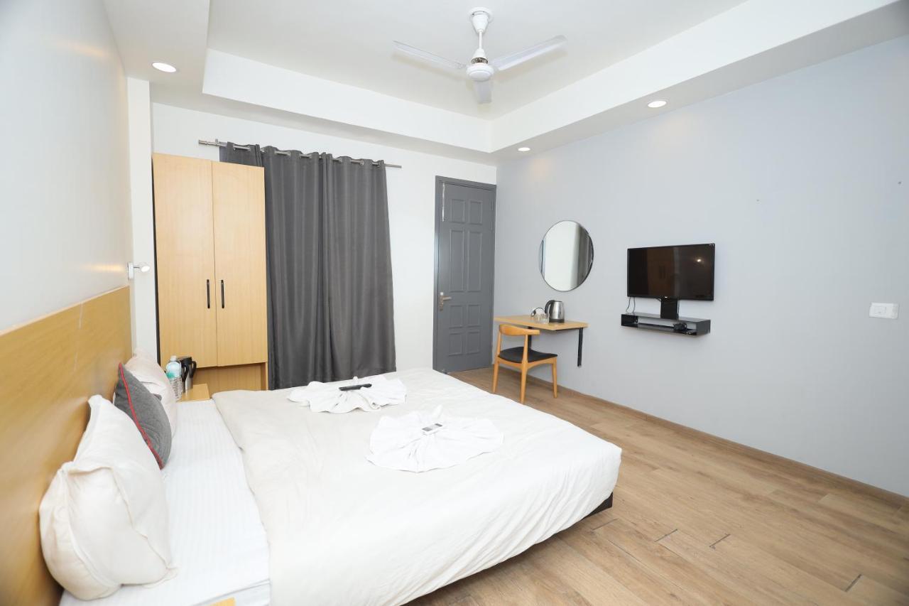 Hotel Wedlock Near Artemis Hospital Gurgaon Exterior photo