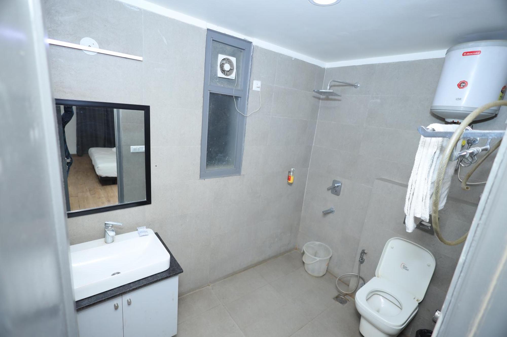 Hotel Wedlock Near Artemis Hospital Gurgaon Exterior photo