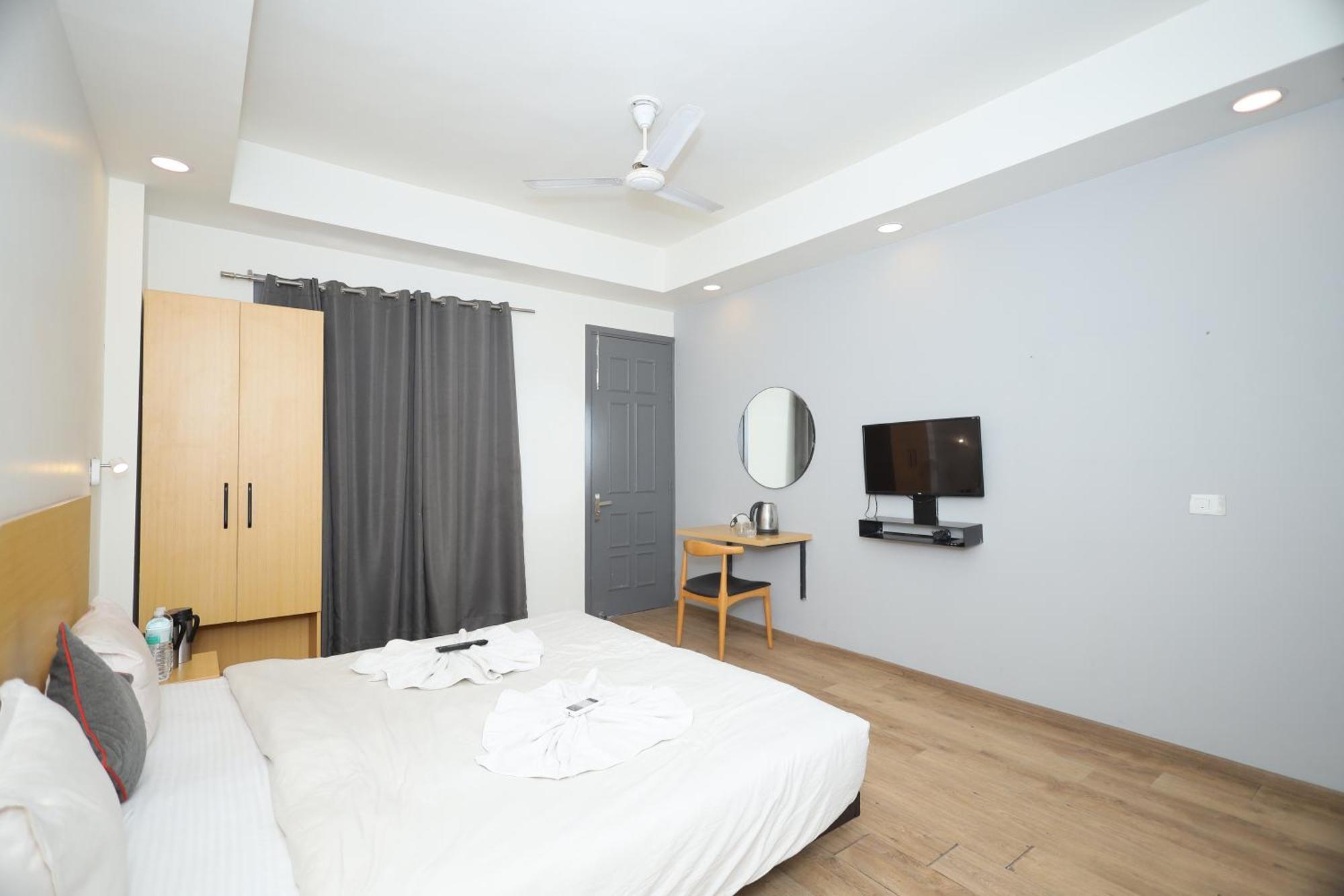 Hotel Wedlock Near Artemis Hospital Gurgaon Exterior photo