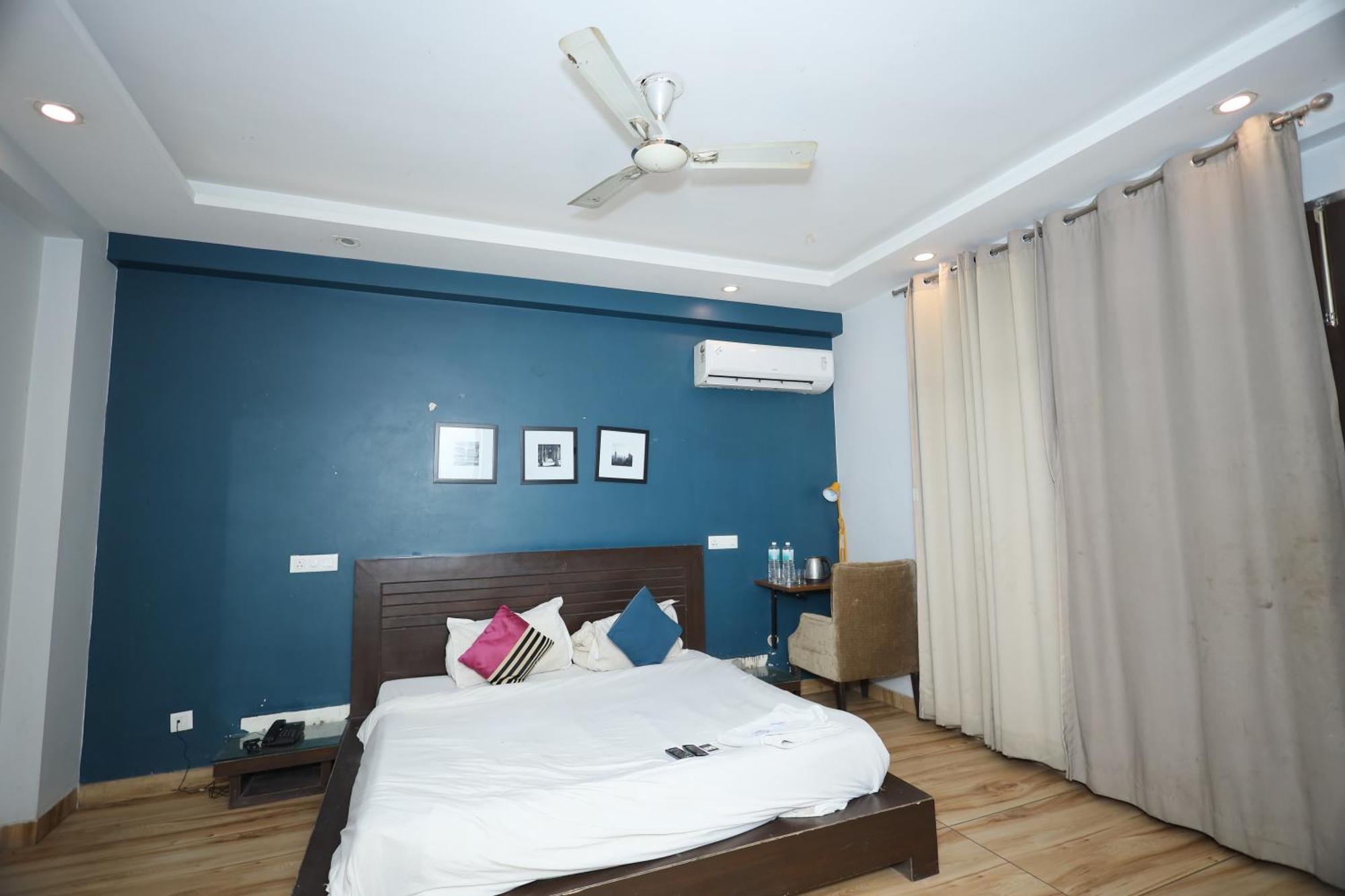 Hotel Wedlock Near Artemis Hospital Gurgaon Exterior photo