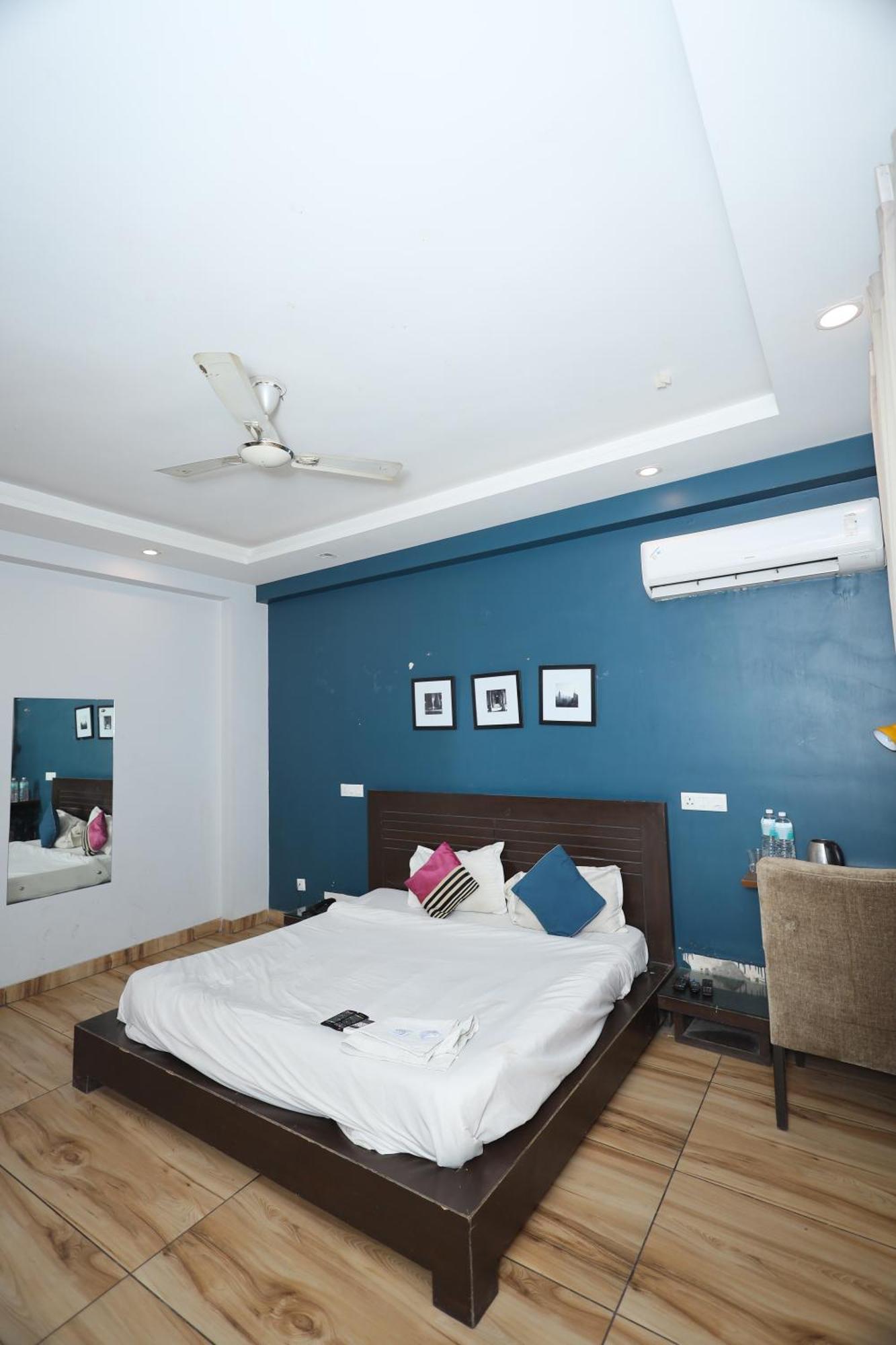 Hotel Wedlock Near Artemis Hospital Gurgaon Exterior photo