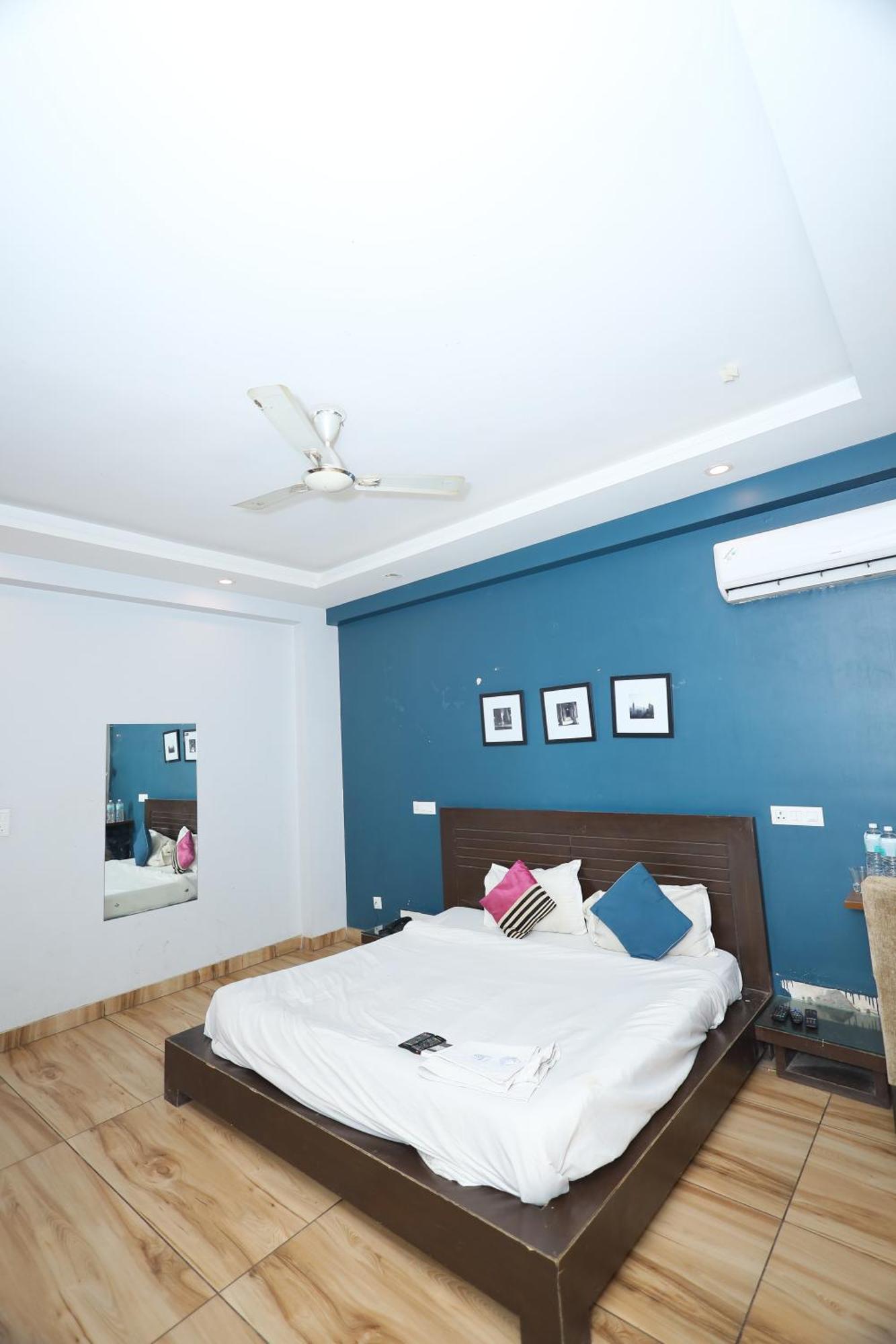 Hotel Wedlock Near Artemis Hospital Gurgaon Exterior photo